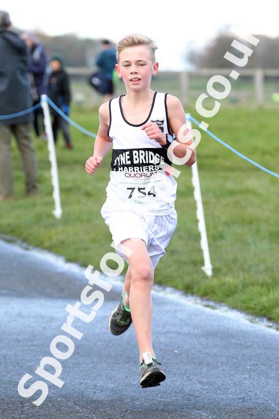 Boys and grils under-13s, Heaton Memorial 10k Road Race, Town Moor, Newcastle.  Photo: David T. Hewitson/Sports for All Pics
